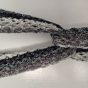 NWOT Elegant Black And Gray Knit Scarf